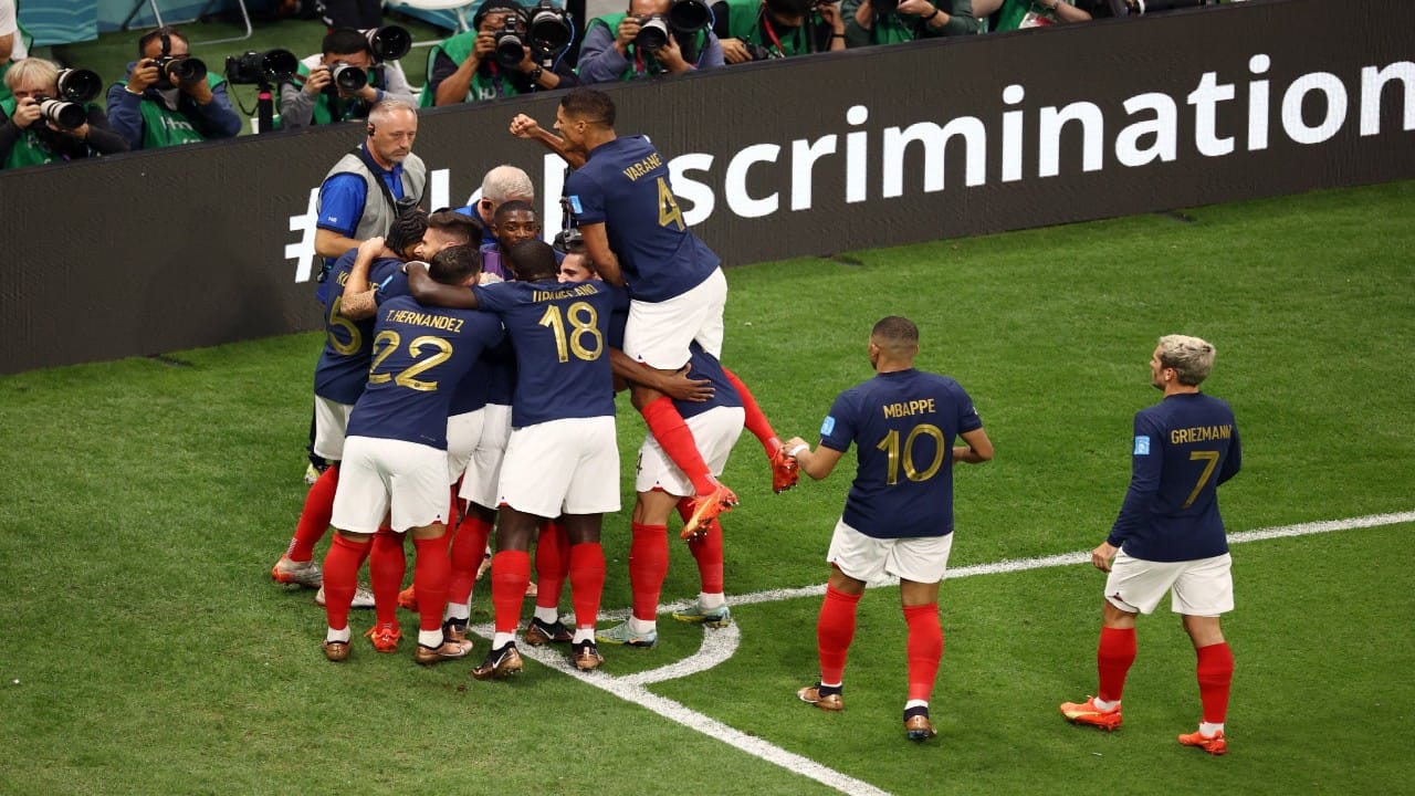 فرنسا تتأهل لنصف نهائي كأس العالم بعد الفوز على إنجلترا ..صور 