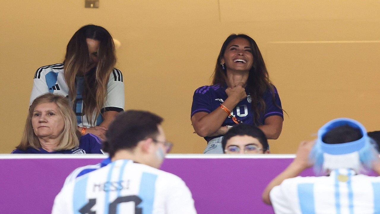شاهد .. فرحة زوجة ميسي بعد تأهل الأرجنتين لنهائي كأس العالم