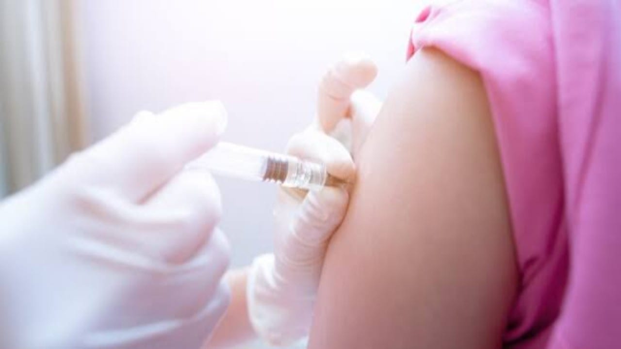 تطعيم 131087 طالبة ضد فايروس الورم الحليمي