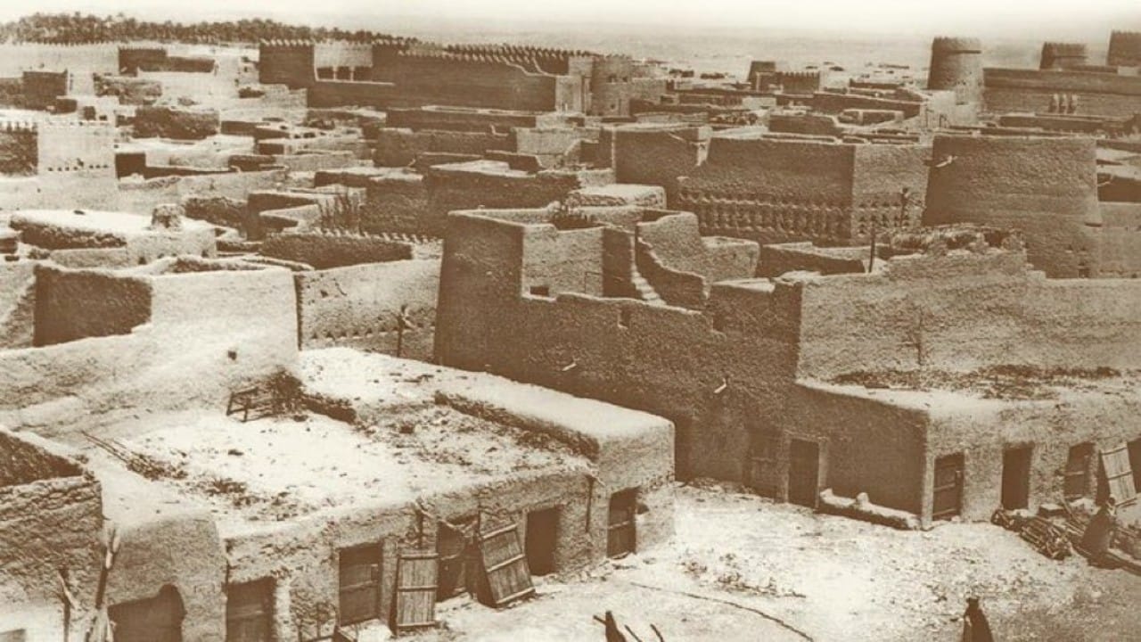 شاهد.. صورة نادرة لبعض أسطح مباني الرياض قبل 90 عاما