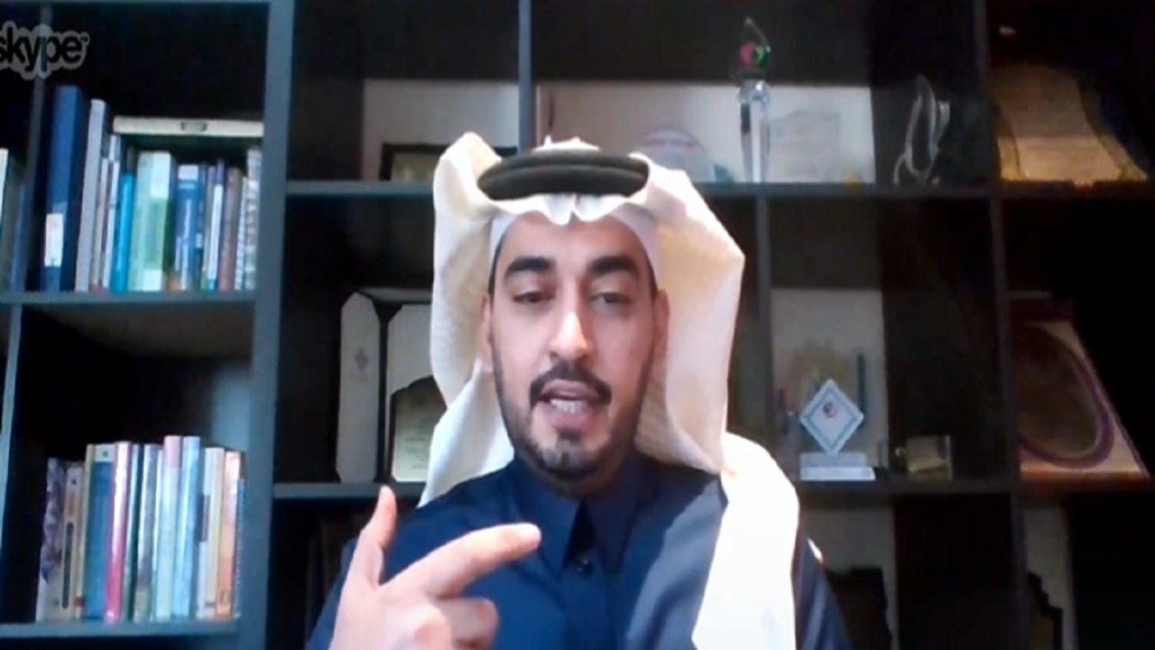 هل مذيع الأخبار يتأثر بالأخبار السلبية..استشاري نفسي يجيب