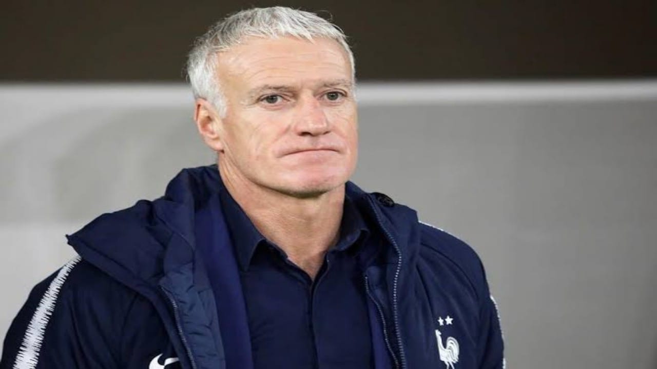 مدرب فرنسا يوضح حقيقة إصابة لاعبيه بفيروس الإبل