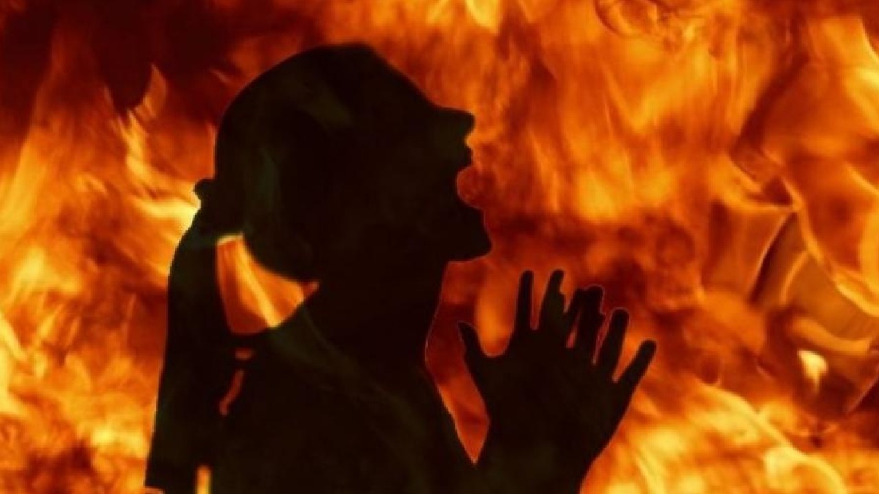 فتاة يمنية تهدد بحرق نفسها لإنقاذ والدها