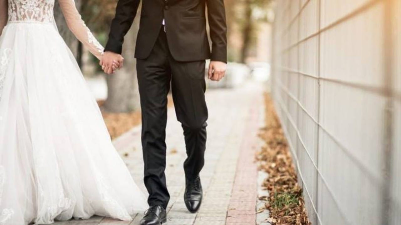 شاب يترك عروسه بحفل الزفاف لاكتشافه أمر خطير