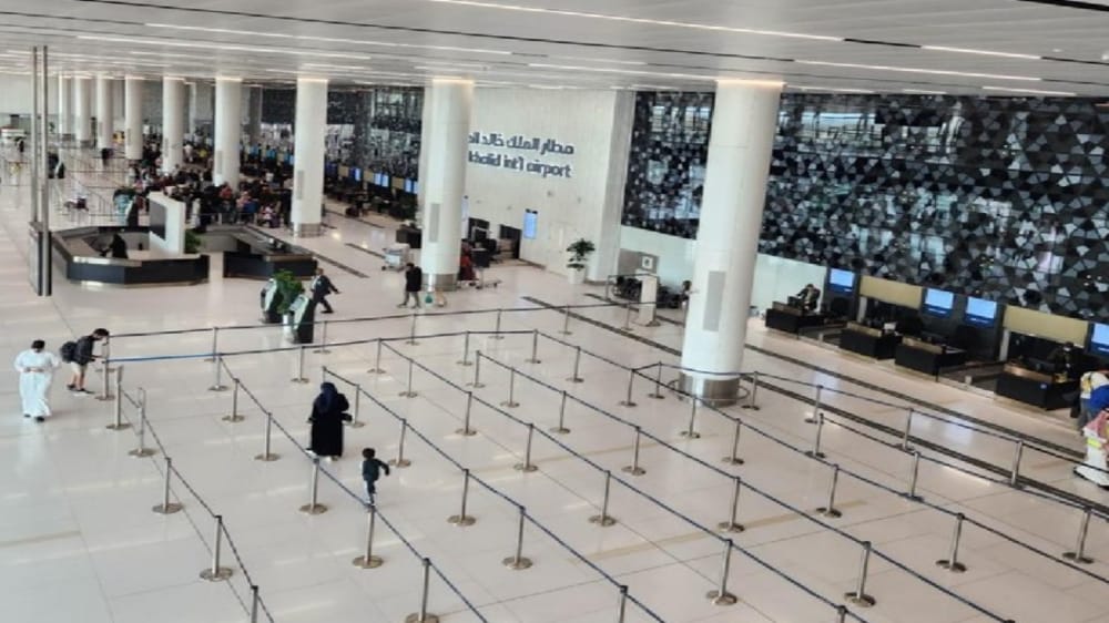 حدوث عطل بمطار الملك خالد أدى إلى تأثر جزئي في الحركة التشغيلية