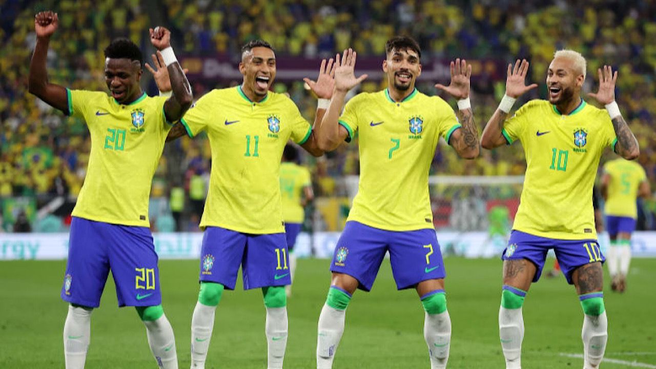 بعد الانتقادات .. لاعبي البرازيل: لا نرقص لأننا سجلنا هدفًا بل نسجل لأننا نرقص