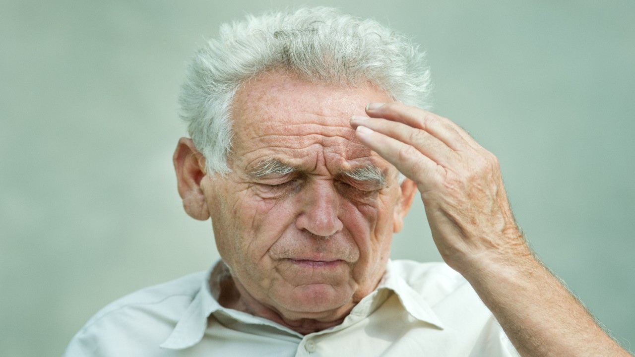 باحثون: الشعور بالتوترات اليومية يقل مع تقدم السن