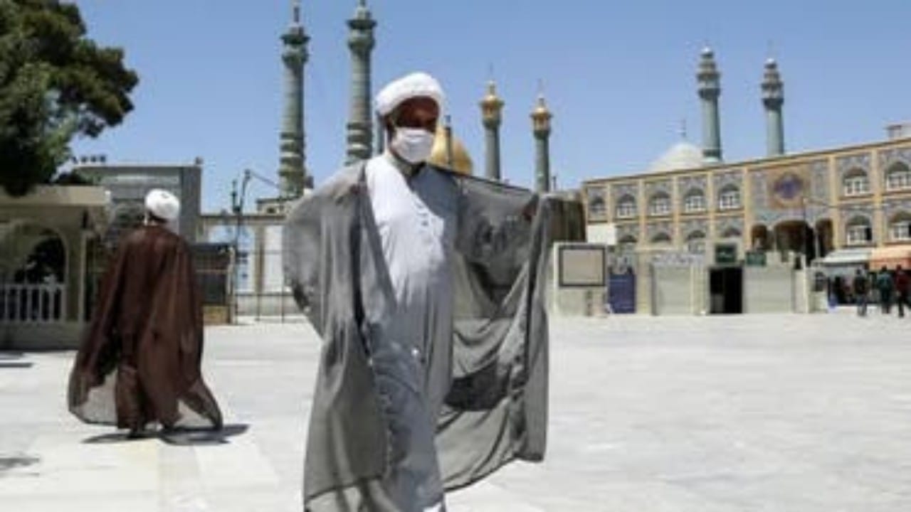 إطلاق نار على 4 رجال دين في إيران