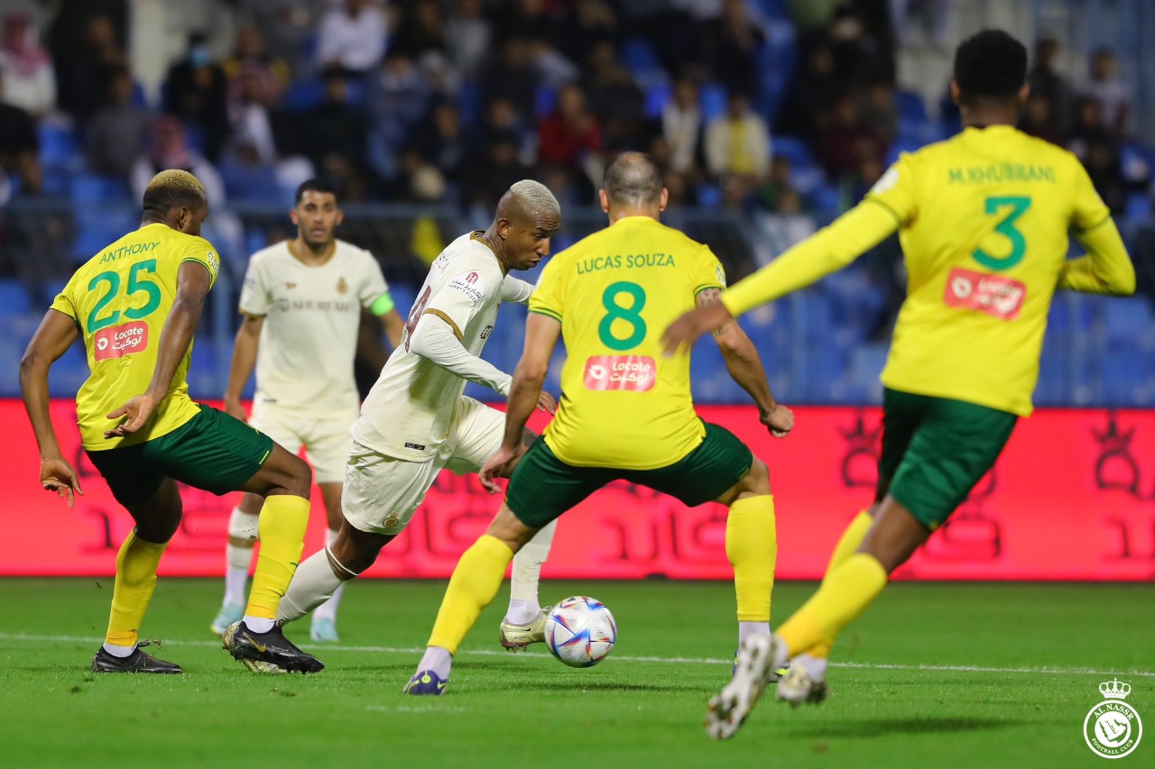 بالفيديو .. النصر يستعيد الصدارة بفوزه على الخليج