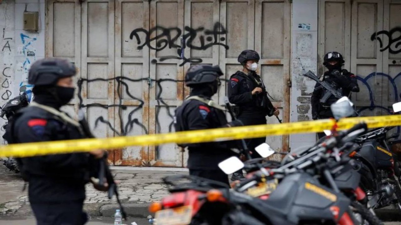 مصرع شخصين وإصابة آخرين في تفجير إنتحاري بشرطة باندونغ في إندونيسيا