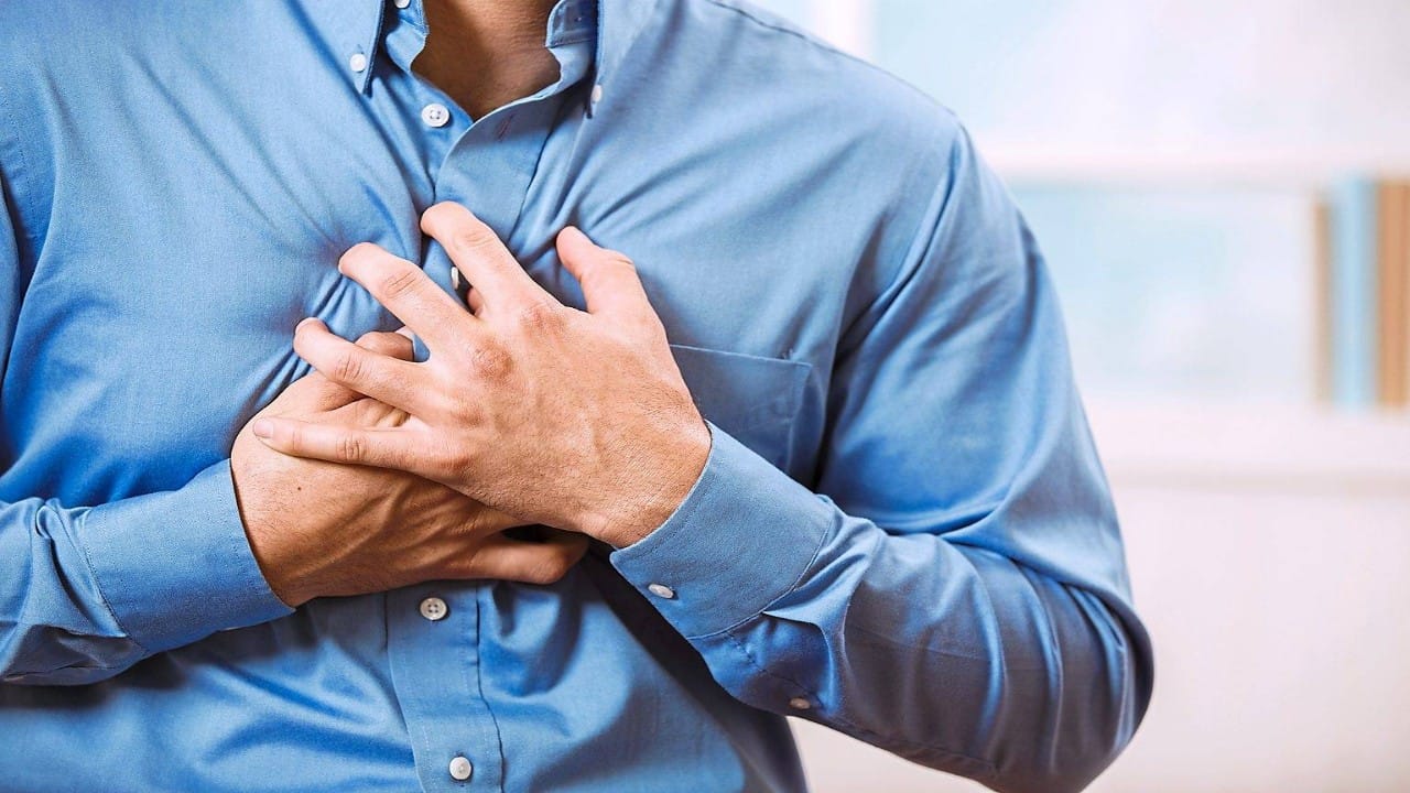 أعراض غير شائعة تكشف قرب الإصابة بنوبة قلبية