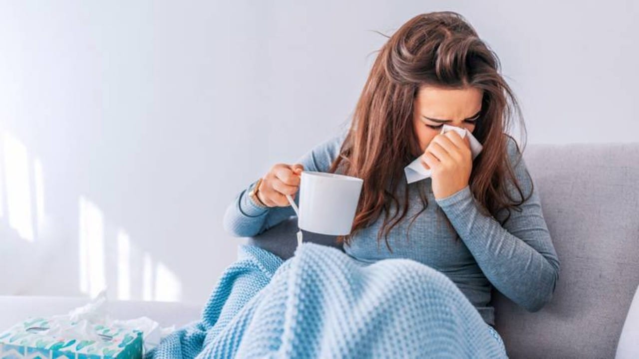“الصحة” توضح الشائعات المنتشرة حول الإنفلونزا الموسمية