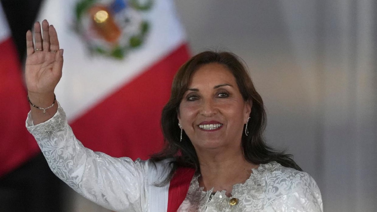رئيسة بيرو: أعتذر عن قتل المتظاهرين!