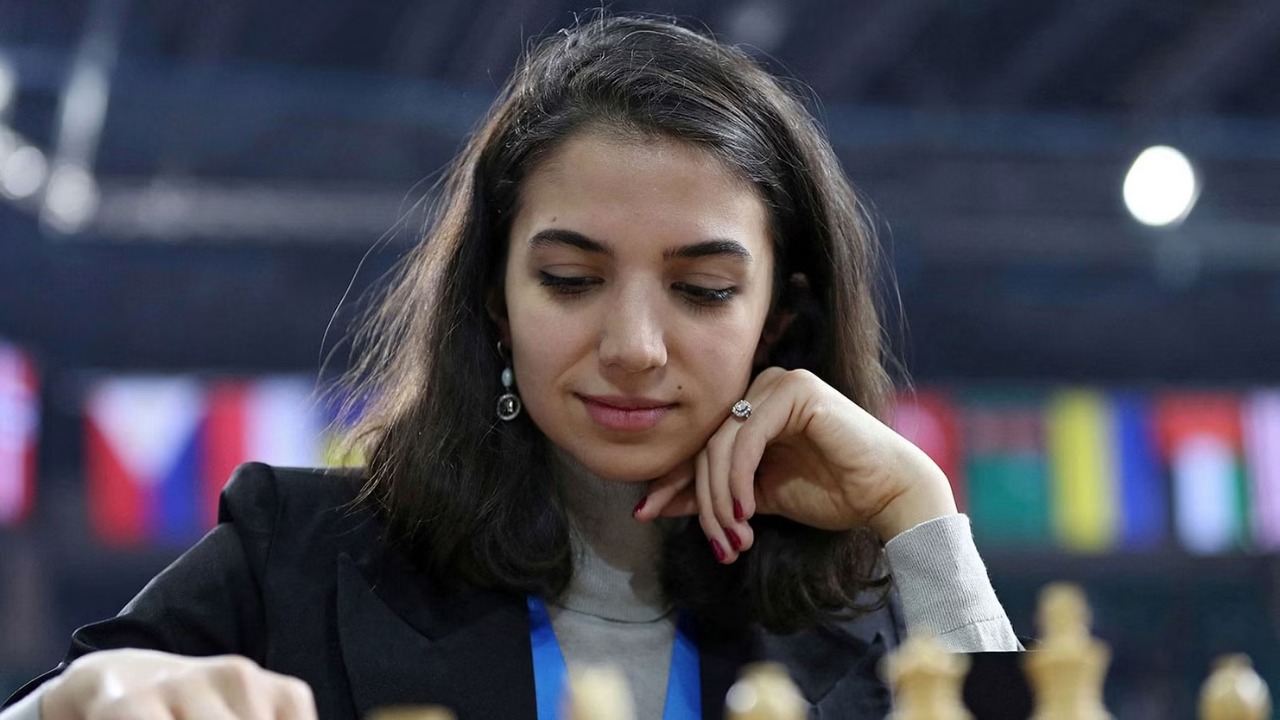 تهديدات للاعبة شطرنج إيرانية من العودة إلى بلدها