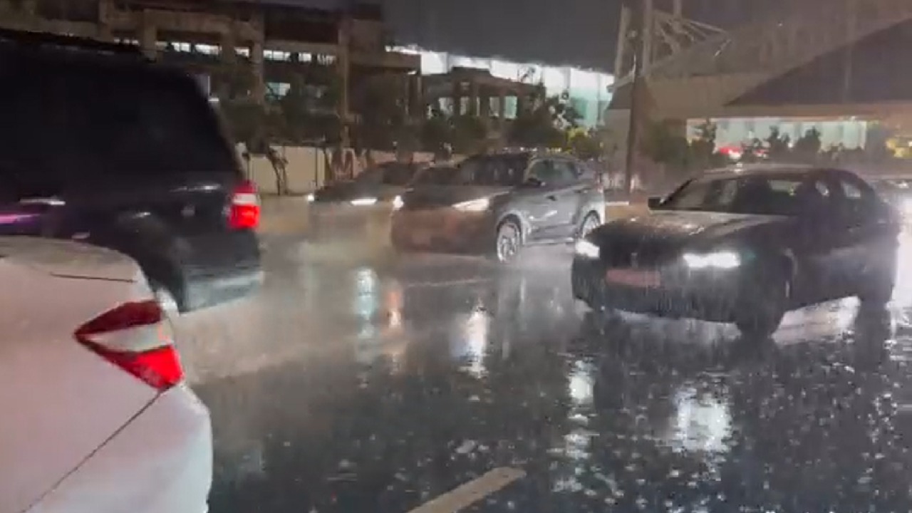 شاهد .. أمطار غزيرة على محافظة جدة