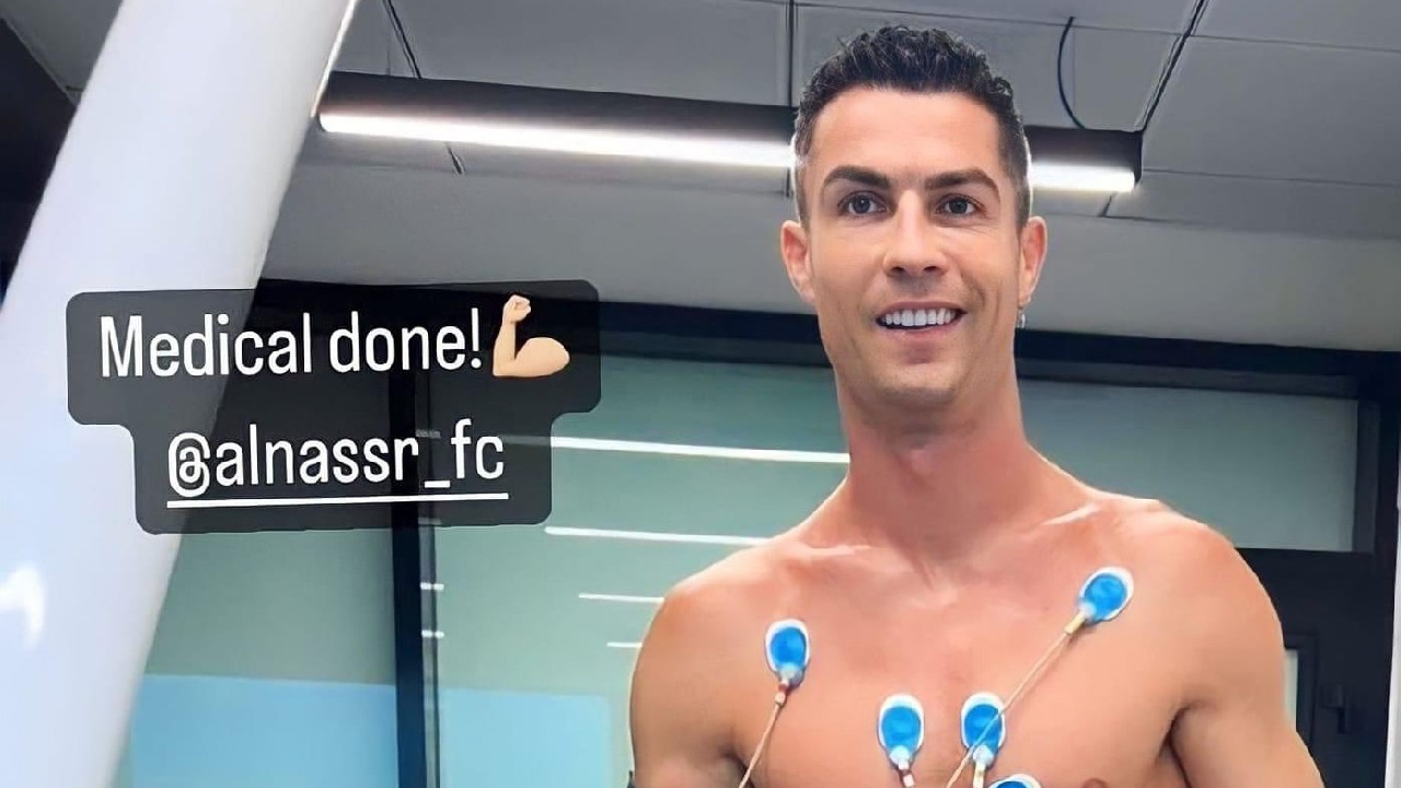 رونالدو يعلن اجتيازه الفحص الطبي في نادي النصر