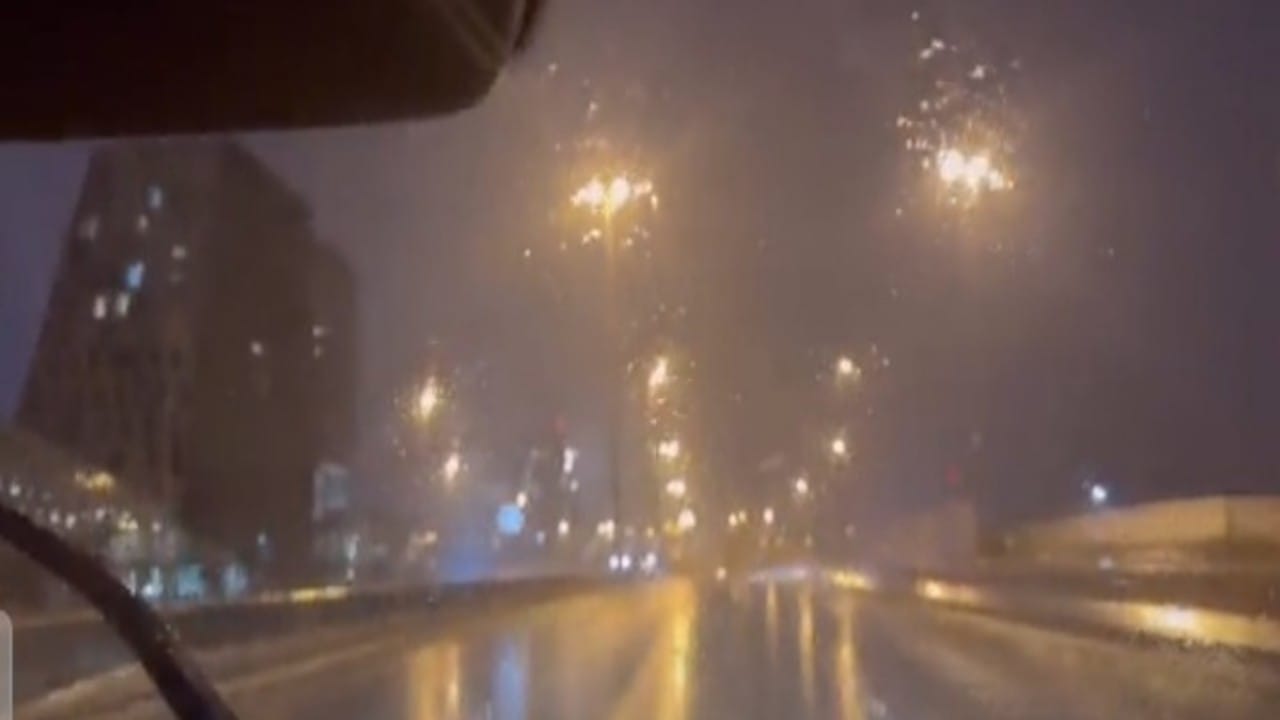 شاهد.. هطول أمطار غزيرة على الرياض