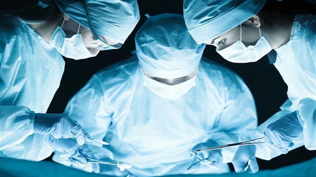بالفيديو .. طبيب: 3 مضاعفات قد تحدث بعد عملية تكبير الصدر