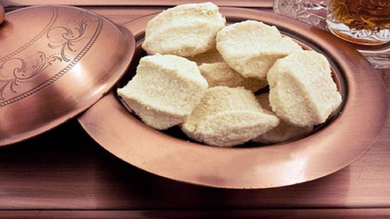 الذيابي يكشف عن طعام مفيد أكثر من البسكويت أو الفطائر أثناء تناول الشاي