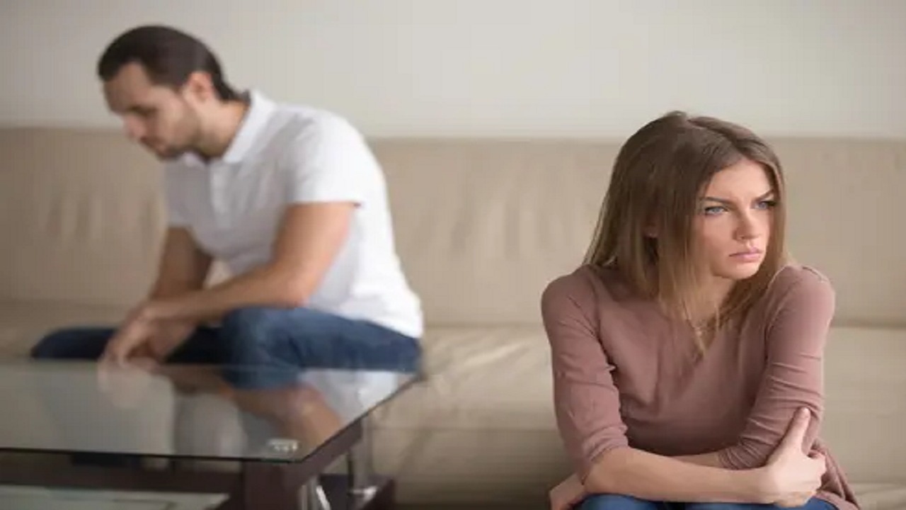 أخصائية: 4 أسباب شائعة للطلاق العاطفي بين المتزوجين