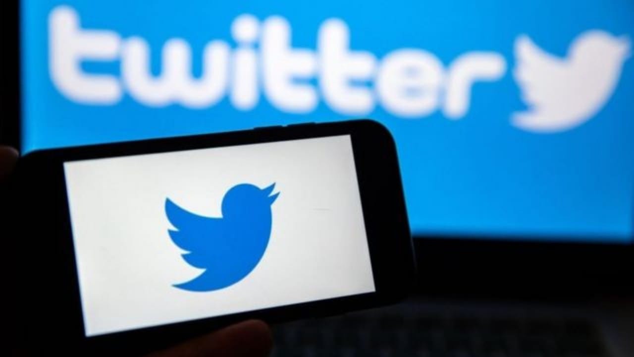 “تويتر” تواصل خفض عدد موظفي الإشراف على المحتوى