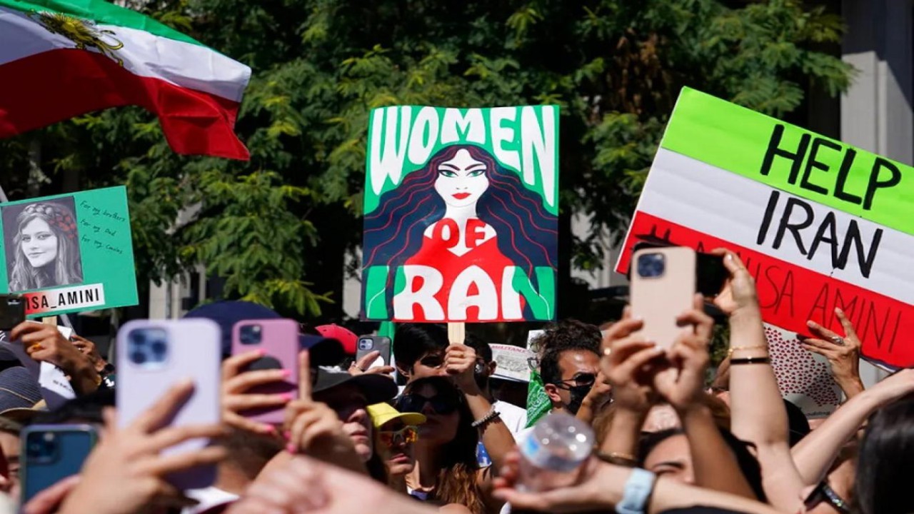 مسؤول إيراني يطالب بإجراء تحقيق حول عمليات الاغتصاب في السجون