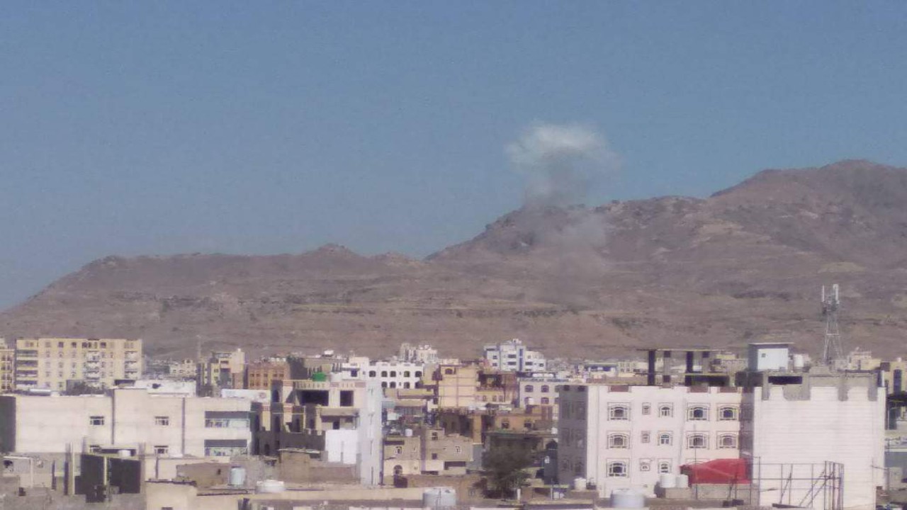 انفجار في معسكر الحفاء التابع للحوثيين شرق صنعاء