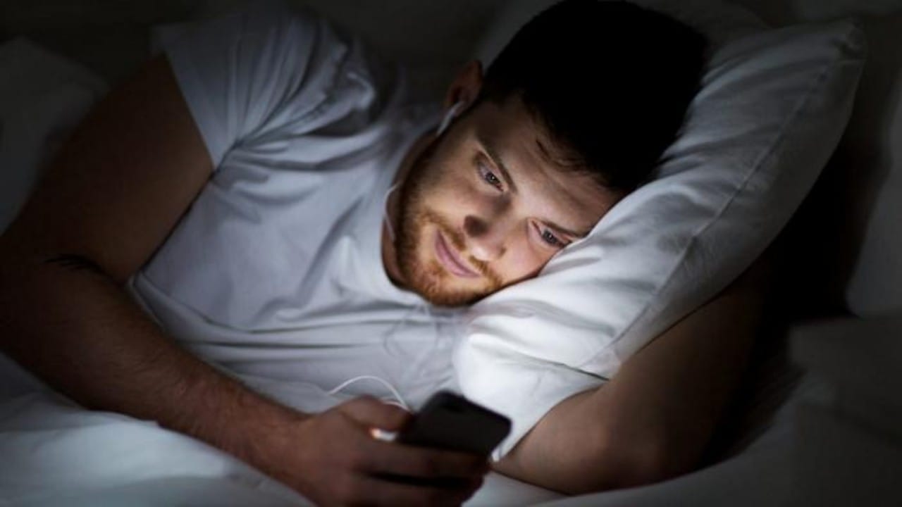 &#8220;الصحة&#8221; توجه نصائح لنوم صحي بعيدًا عن الأجهزة الإلكترونية