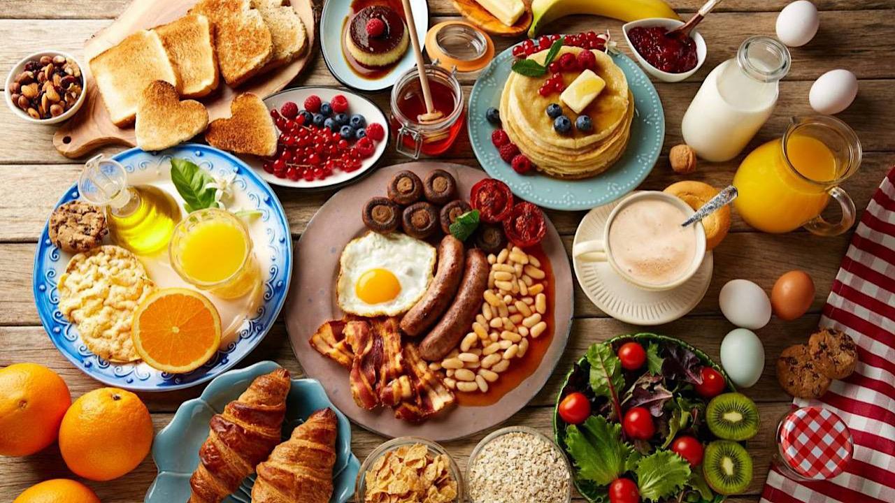“خبيرة تغذية” توضح مكونات وجبة الفطور التي بعد تناولها تنعدم رغبة الشخص بتناول الطعام
