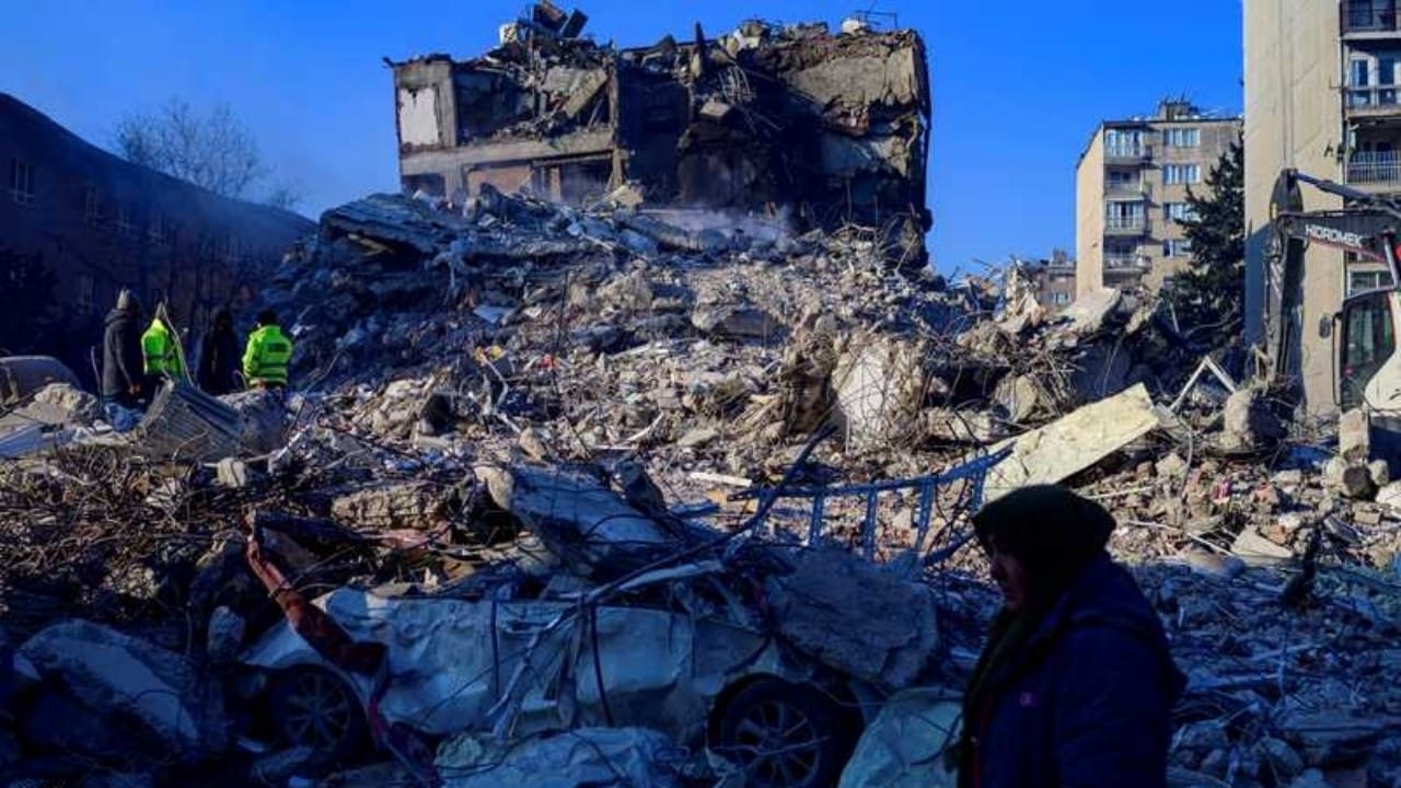 ارتفاع عدد ضحايا زلزال تركيا إلى 38 ألف قتيلا