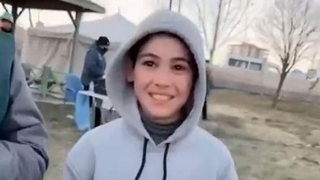 بالفيديو.. طفل يتطوع مترجمًا لفريق الإغاثة السعودي في تركيا
