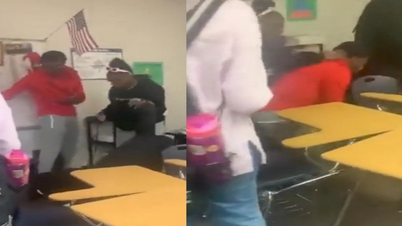 فيديو..‏معلم يتعرض لضرب شديد من تلاميذه