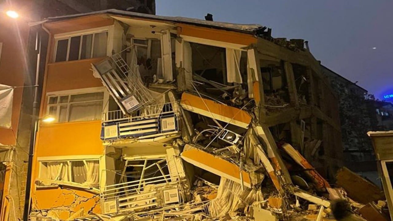 تركيا تكشف عن الحصيلة الأولية لضحايا الزلزال 