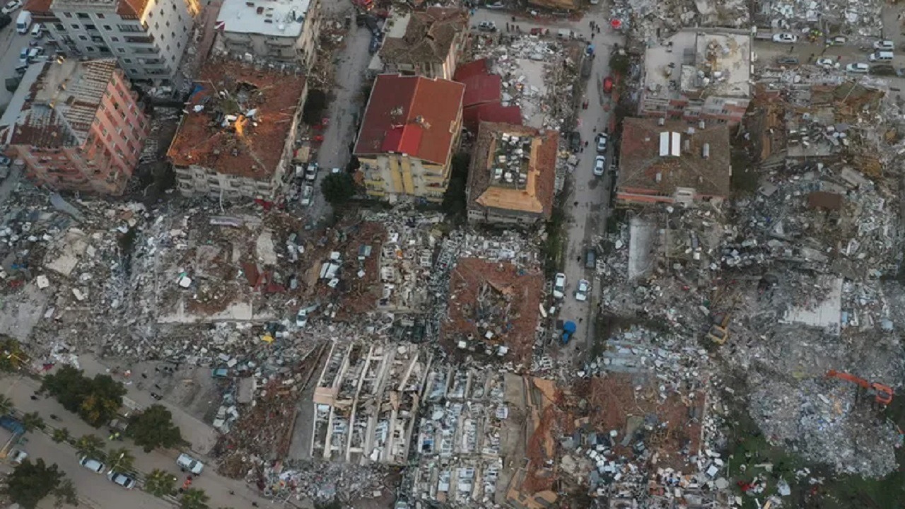 آلية وصول المساعدات لمتضرري الزلزال بتركيا وسوريا