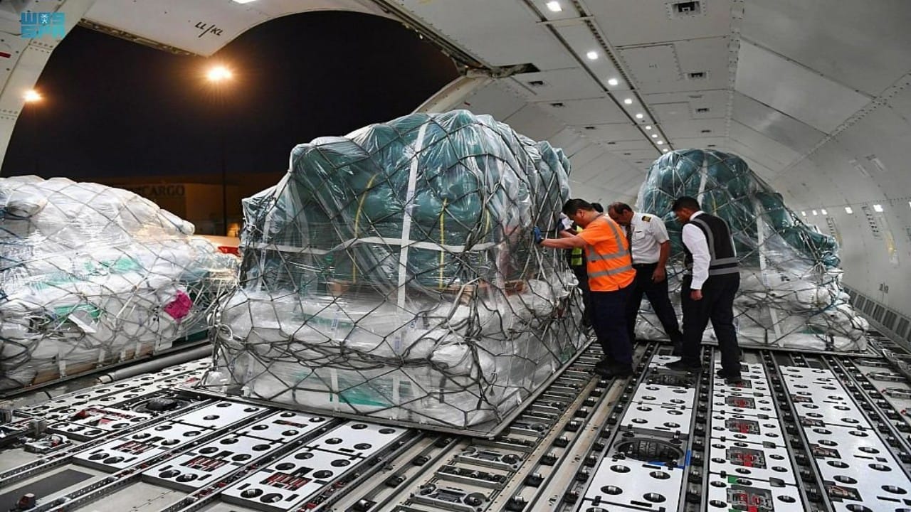مغادرة الطائرة الإغاثية السادسة للمملكة لمساعدة ضحايا الزلزال في سوريا وتركيا ..صور 