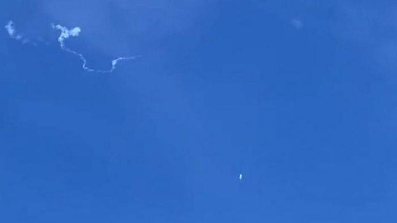 الدفاع الأمريكية تسقط جسم طائر مجهول بأمر من بايدن