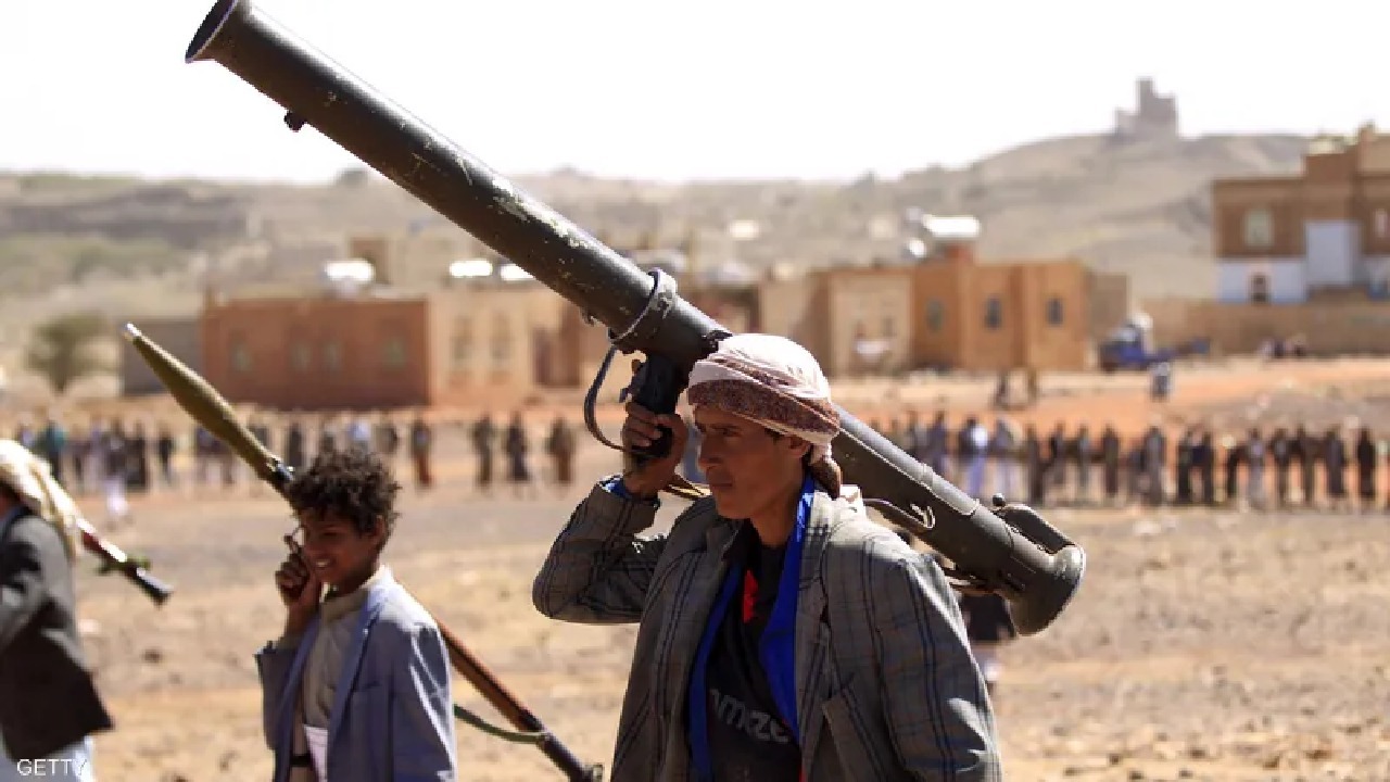 الحوثي يحفر قناتين مائيتين لاستهداف الملاحة الدولية