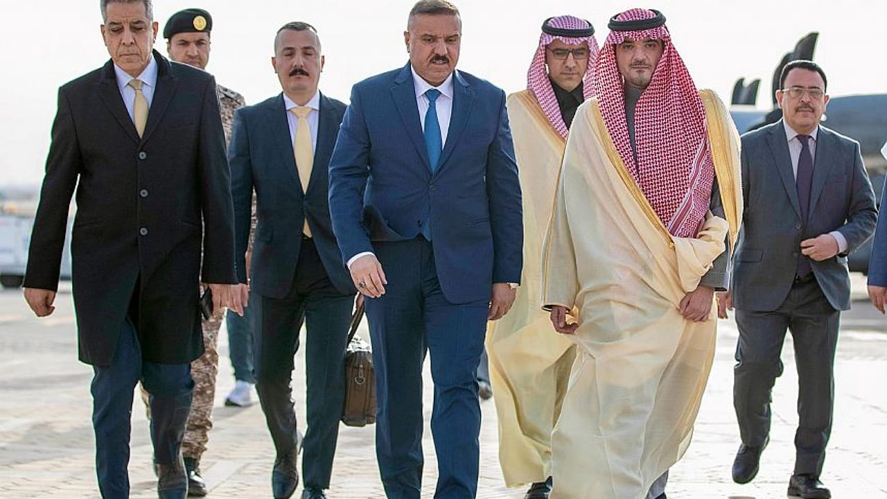 وزير الداخلية يستقبل نظيره العراقي لحظة وصوله الرياض