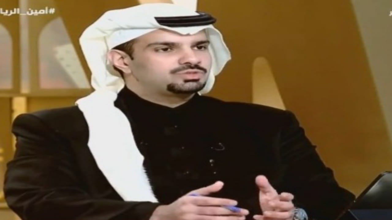 شاهد.. رد فعل الأمير فيصل بن عياف بعدما رأى مقطع ساخر من كثرة &#8220;الحفريات&#8221; في شوارع الرياض