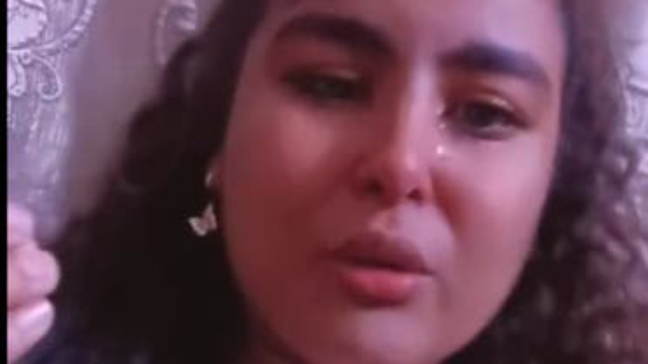 بالدموع.. فتاة عراقية تروى تفاصيل تعرضها للتحرش والشرطة “عوفيها” (فيديو)