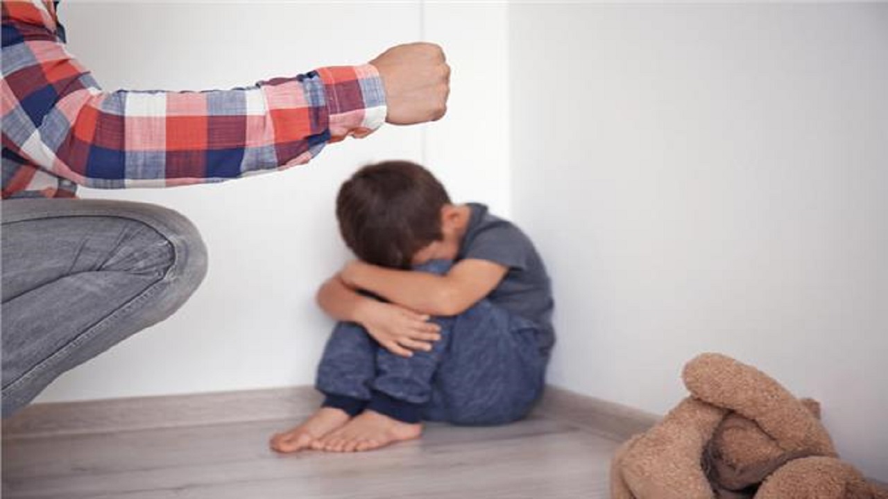 معالجة نفسية: ضرب الطفل يؤثر على نموه عقليًا
