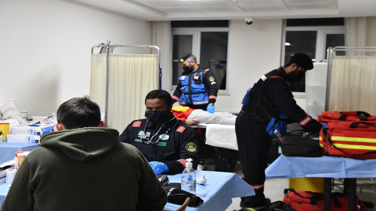 بالصور.. عيادة فريق الإنقاذ السعودي بتركيا تستقبل 207 حالة