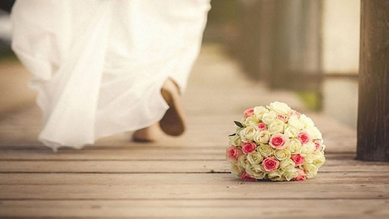 هروب عروس من حفل زفافها والعريس يطلب الشرطة