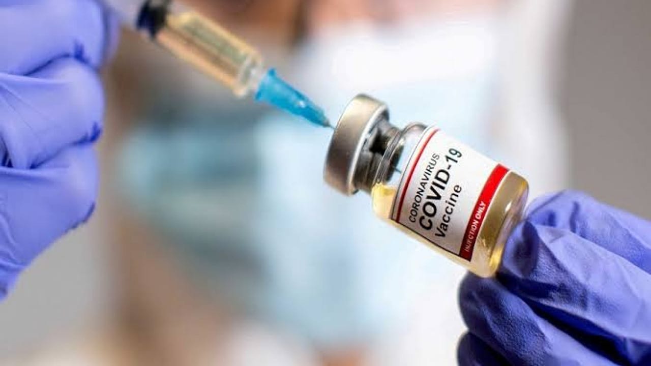 وفاة أول حالة بسبب التطعيم ضد فيروس كورونا