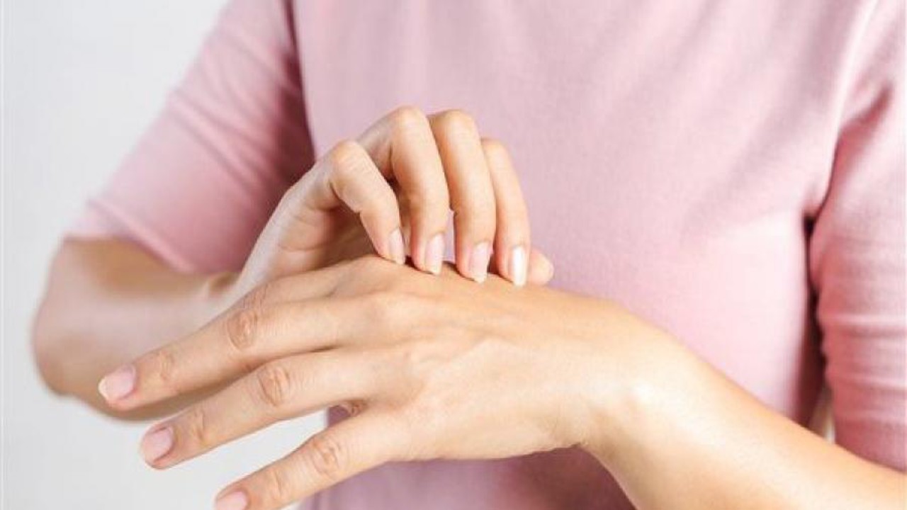 علامات في أصابع اليد والقدم تشير للإصابة بمرض خطير