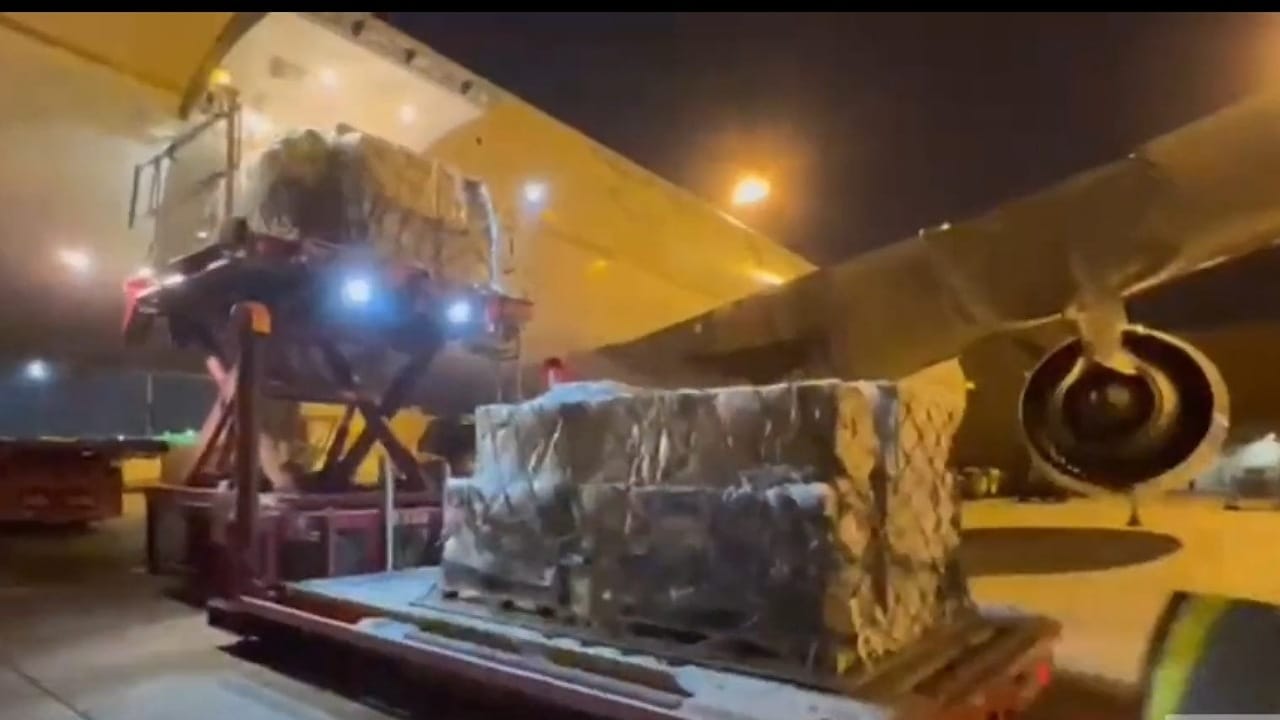 شاهد.. أولى طائرات الجسر الجوي السعودي لمساعدة أوكرانيا تستعد للإقلاع