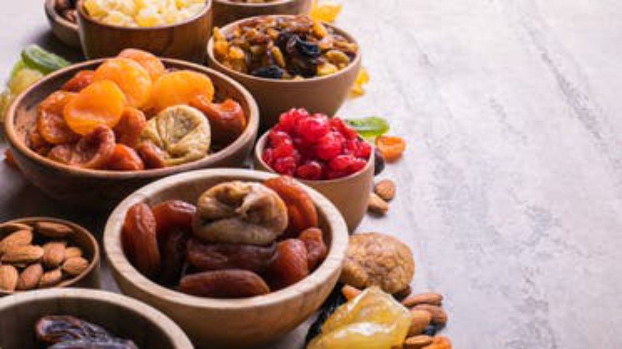 فوائد تناول الفواكه المجففه في شهر رمضان