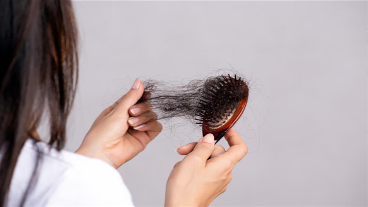 “تساقط الشعر” قد يشير إلى أمراض خطيرة