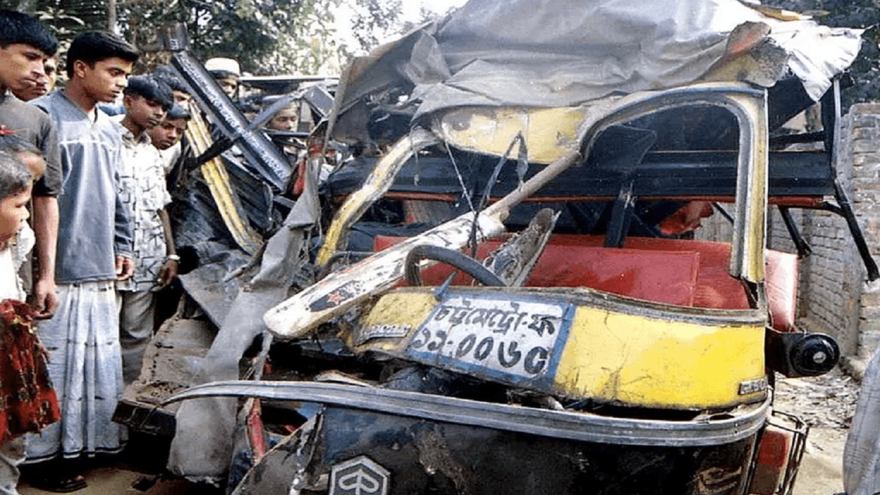 مقتل 19 شخصا جراء سقوط حافلة بحفرة عميقة ببنغلاديش