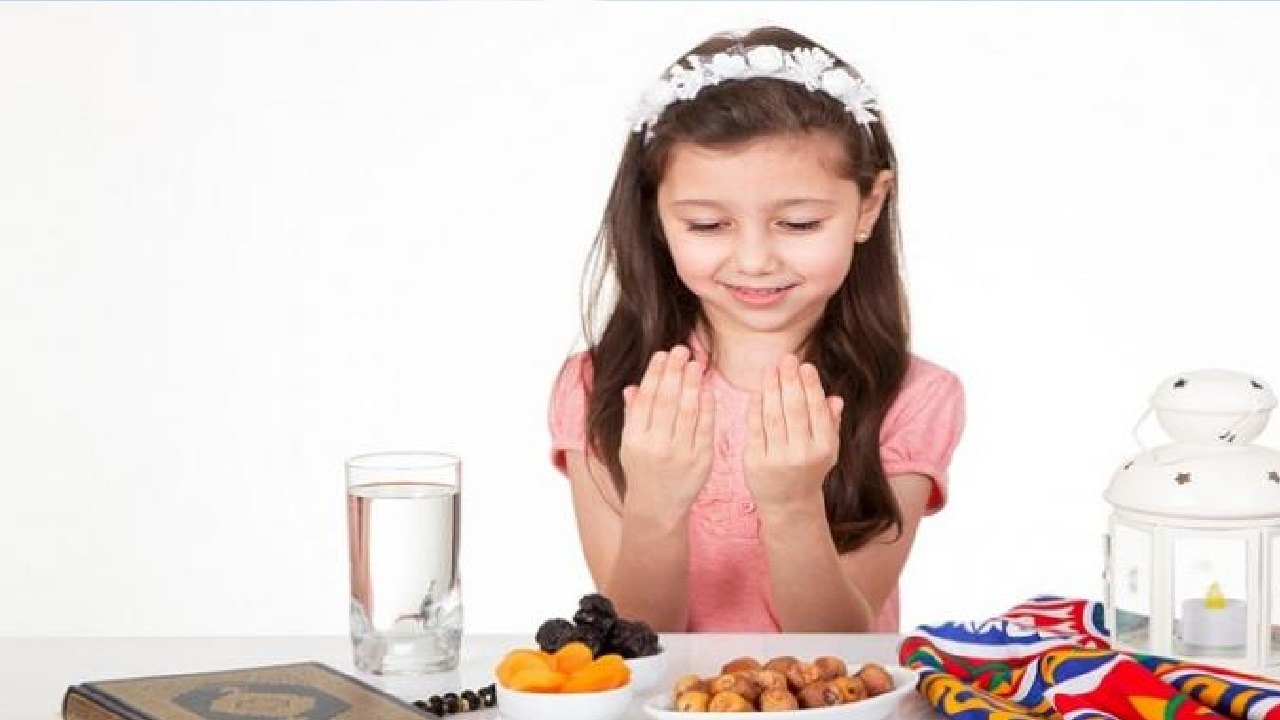 بالفيديو.. نصائح لتشجيع الأطفال على صيام شهر رمضان